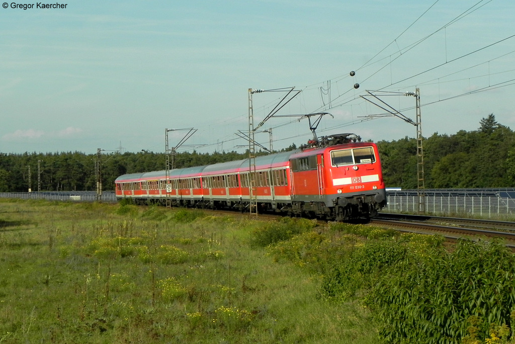 Die Ludwigshafener 111 030-3 mit der RB 38861 (Mannheim-Karlsruhe) am 23.09.2011 bei Waghusel.