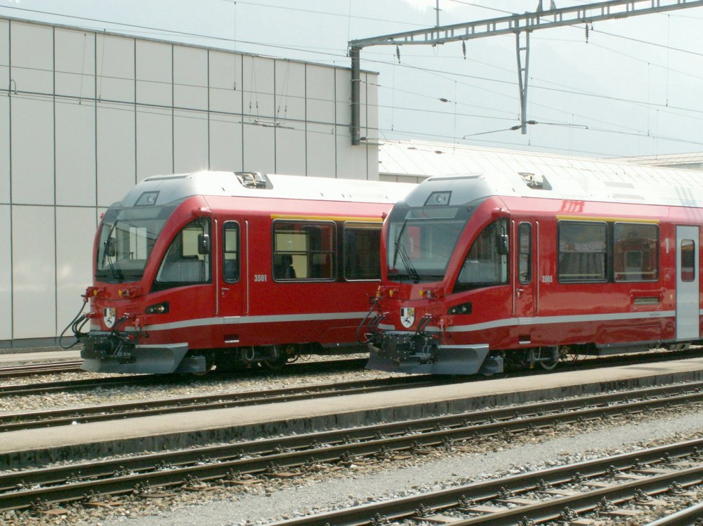 Die markanten Kpfe der  Allegra  Triebzge 3501 u.3505 in Landquart.
Am 6.Mai 2010 gibt die Schweizerische Post eine Briefmarke heraus.Motiv,der neue Triebzug der RhB  Allegra .Landquart 22.04.10