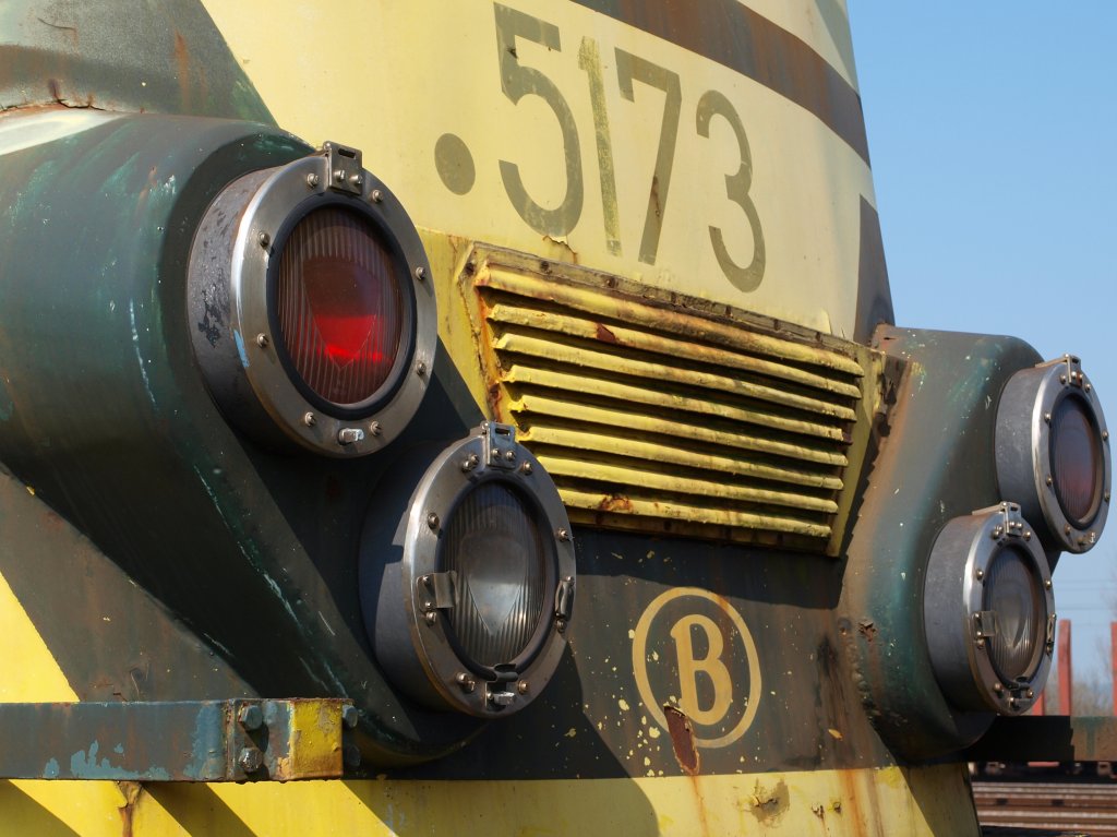 Die markanten Scheinwerfer einer Belgischen 51er.