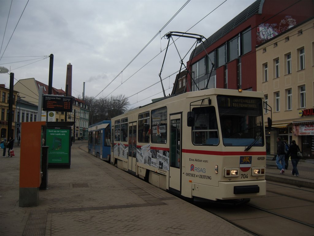 Die  Mauerfall -Straenbahn am Doberaner Platz.
17.03.2010