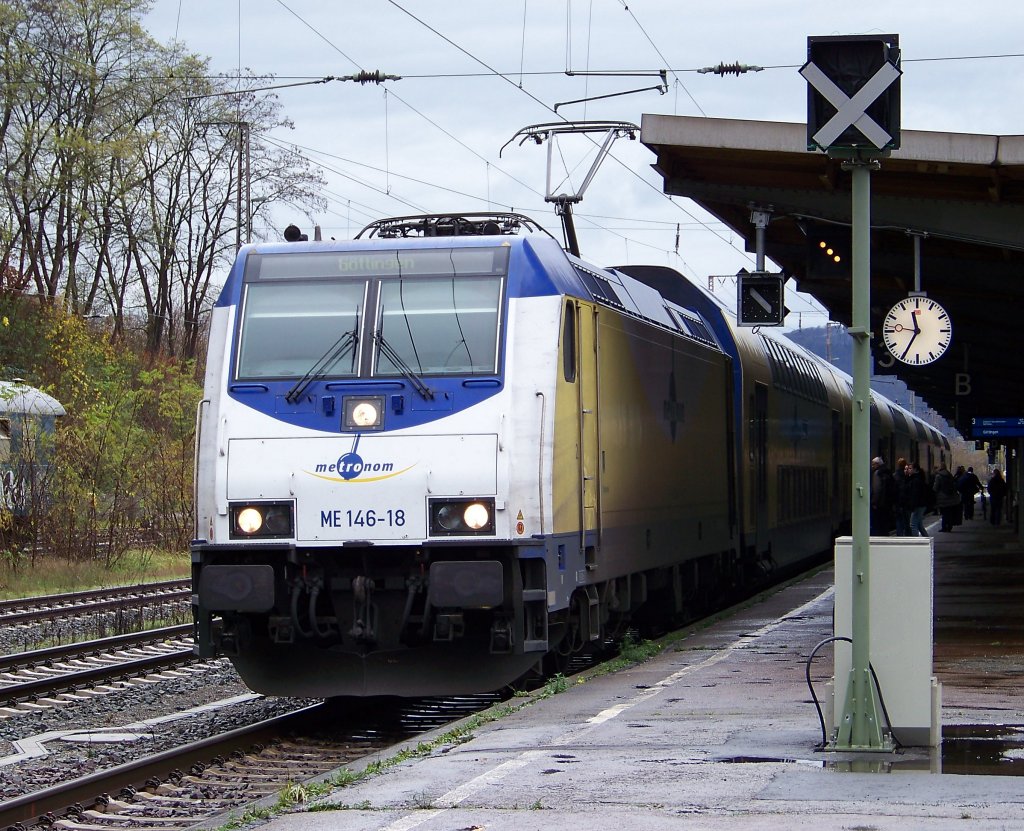 Die ME 146-18 steht im Bahnhof Kreiensen (13.11.10)
