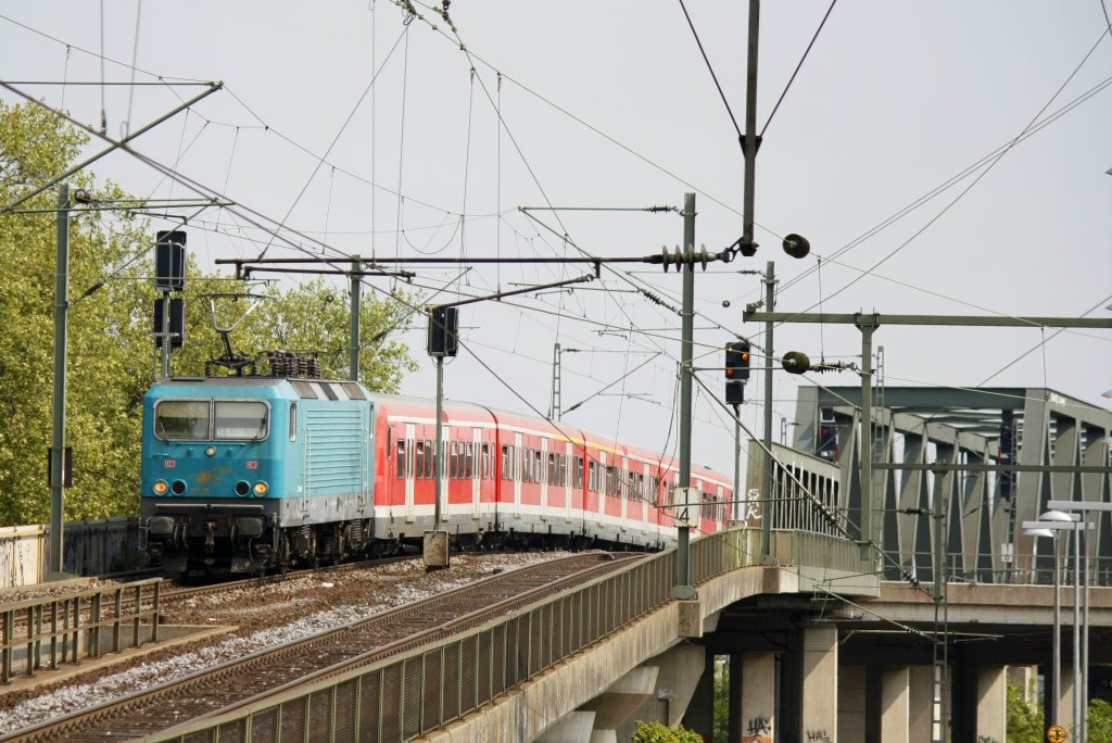 Die Melez 143 247 fuhr am 26.04.2011 als S6 in Kln Messe Deutz ein.
