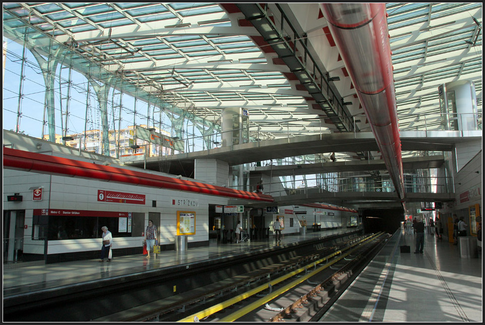 Die Metrostation Stří¸kov bei  normalem  Tageslicht. 

12.08.2010 (M)