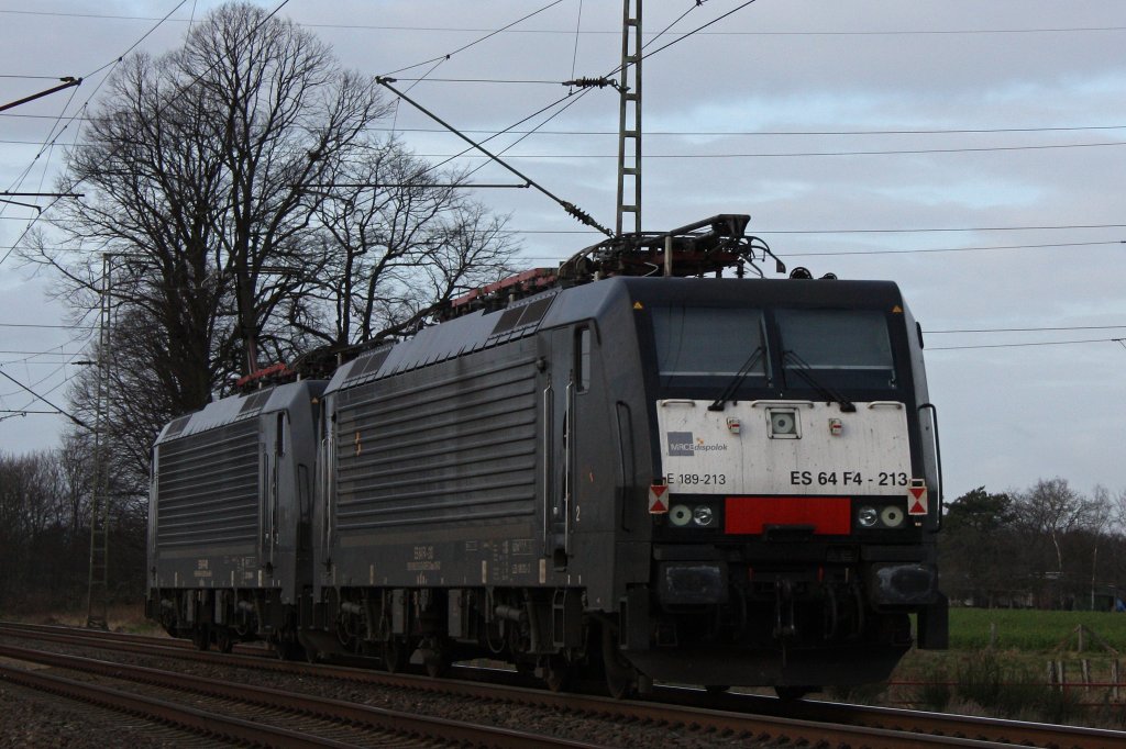 Die MRCE ES 64 F4-213 wurde am 14.1.12 von der MRCE ES 64 F4-990 durh Voerde gezogen. 