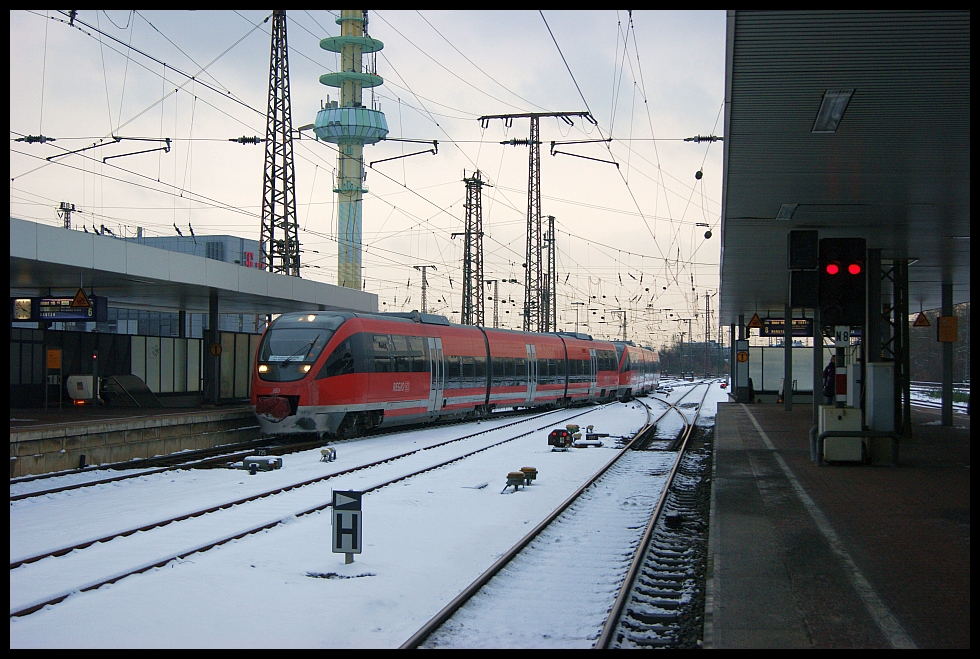 Die Mnsteraner 643 xxx + 643 xxxx bei der Einfahrt in Duisburg Hbf als Lint-Ersatz am 30.11.2010