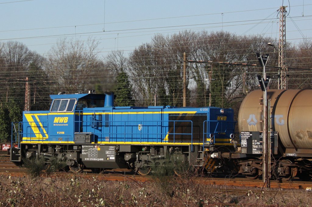 Die MWB V2106 war am 6.1.12 mit rangieren in Duisburg-Ruhrort Hafen beschaftigt.