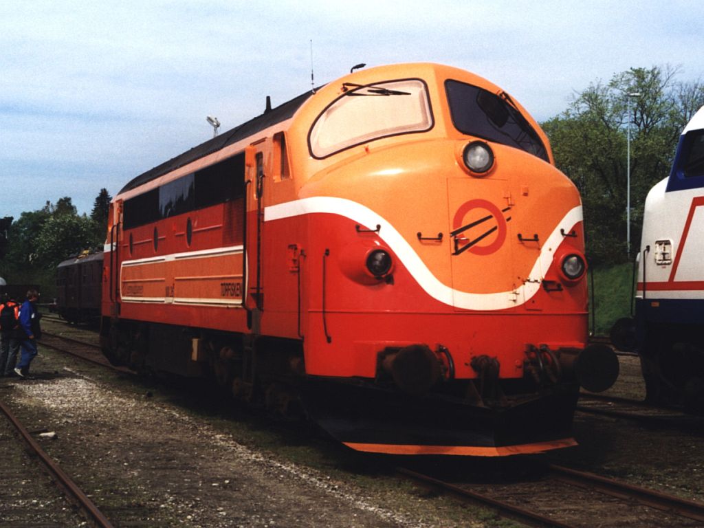 Die MX 26  Trfisk  NOHAB der Lemvigbahn (Vemb-Lemvig-Thyborn Jernbane, VLTJ) auf Bahnhof Randers am 15-5-1999. Bild und scan: Date Jan de Vries.