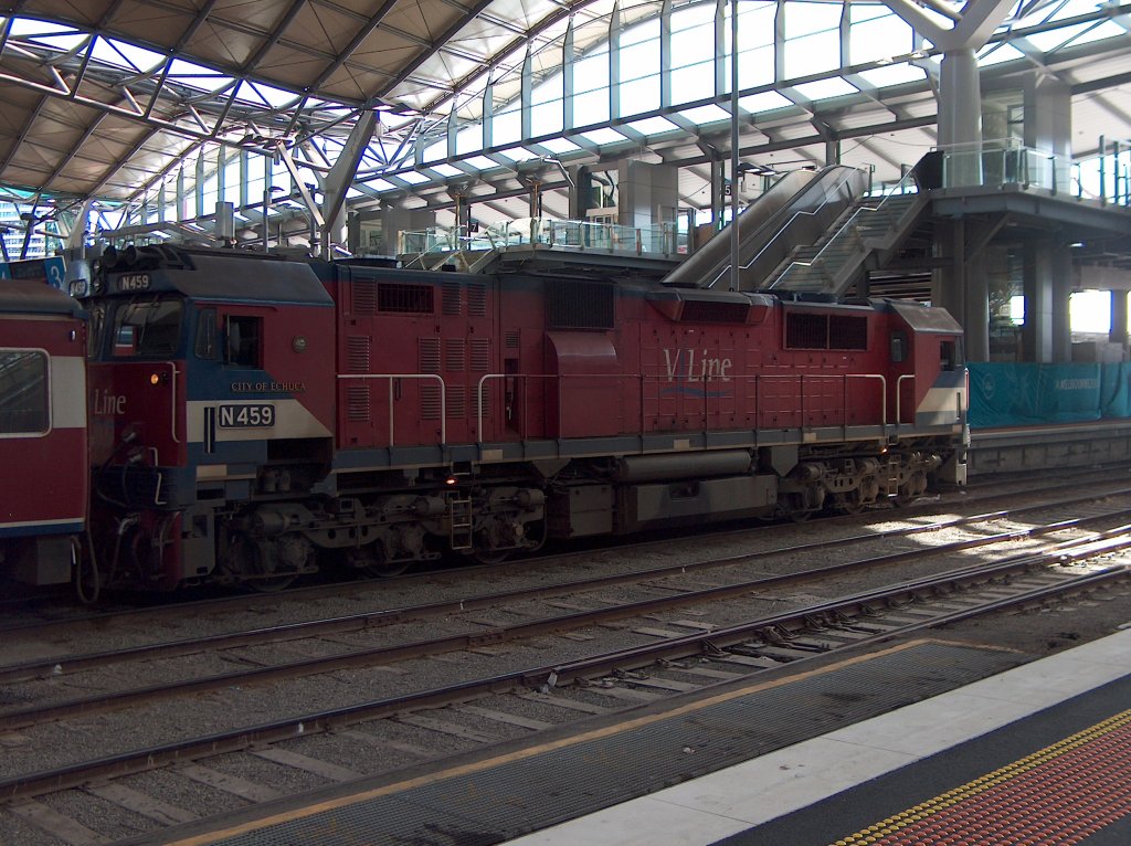 Die N Class wartet mit einem IC in Melbourne Southern Cross auf den Einsatz. Zielort war an diesem Tag Ballarat.