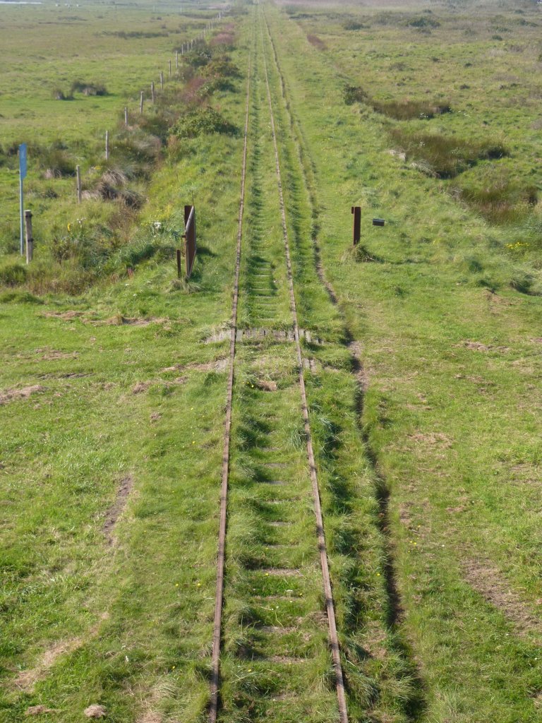 Die nach Westen f�hrende Strecke der Pferdebahn Spiekeroog am 2.10.2011.