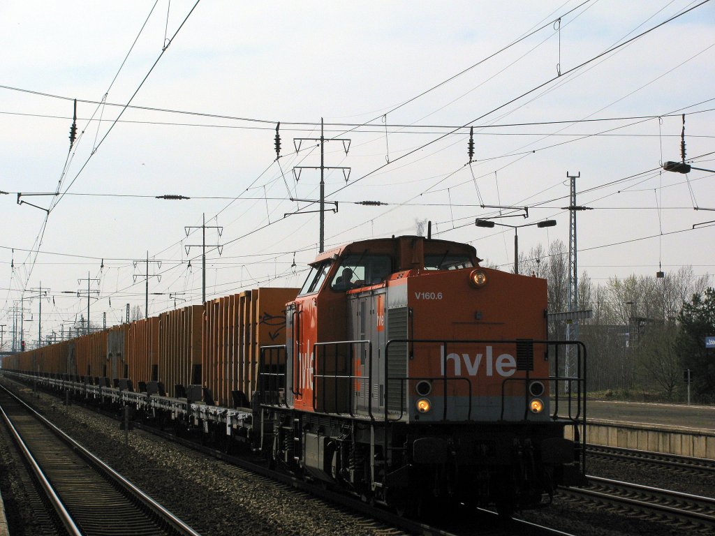 Die Nchste am 08.04. war V 160.6 der HVLE mit einem BSR-Mllzug Richtung Innenstadt. Dieser verhinderte allerdings den Blick auf den schnen Erzzug mit 2 151ern von Eisenhttenstadt Richtung Hamburg (normalerweise fahren diese ber den Nordring).