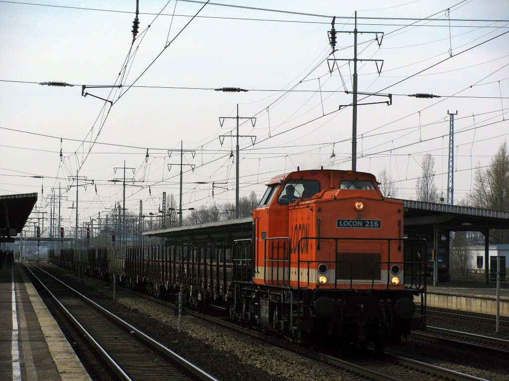 Die nchste Ex-DR 110er kam in Form von Locon 216 mit einem Flachwagenzug am 08.04. Richtung Grnauer Kreuz.