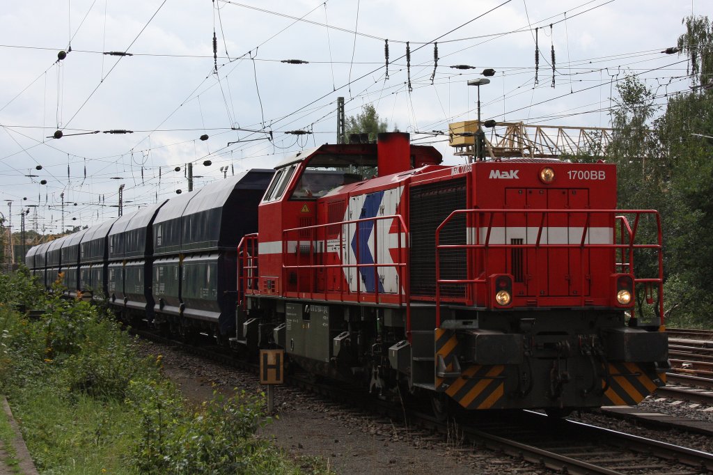 Die NE Mietlok 277 804 fuhr am 22.7.11 aus unerklrlichen Grnden den TXL Kalkzug von Flandersbach nach HKM.Hier bei der Durchfahrt durch Duisburg-Entenfang.