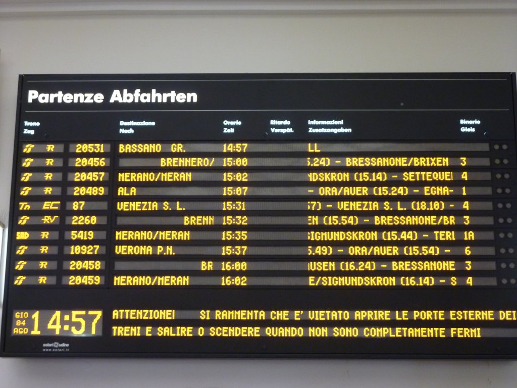 Die neue Abfahrtsanzeige von Bozen/Bolzano am 4.8.2011.