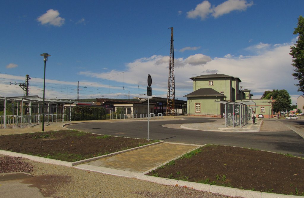 Die neue Busverknpfungsstelle neben dem Naumburger Hauptbahnhof; 08.08.2011