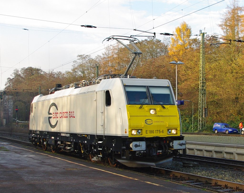 Die neue E186 175-6 der Euro Cargo Rail fhrt Lz in Richtung Gttingen. Aufgenommen am 12.11.2009 in Eichenberg.