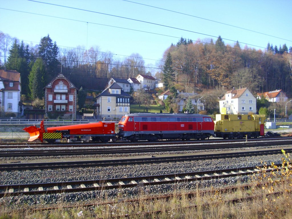 Die neue Kronacher Schneepflug Fuhre steht am 13. November 2011 auf Gleis 6 in Kronach abgestellt.