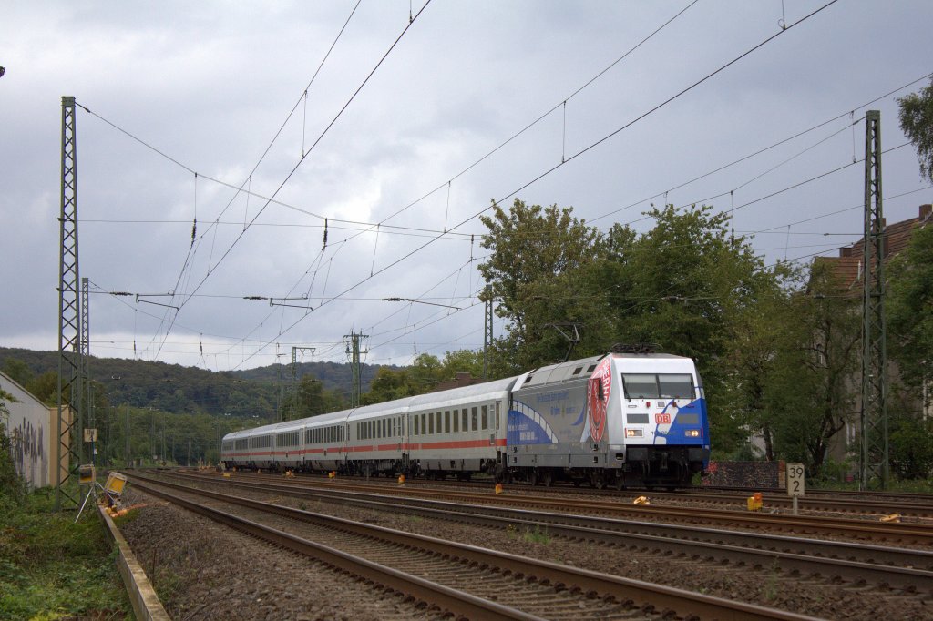 Die neue Polizei-Werbelok der DB. Seid dem 26.08.2011 fhrt die neue Werbelok 101 060 durch Deutschland. Hier zog sie am 28.08.2011 ihren IC durch Brackwede.