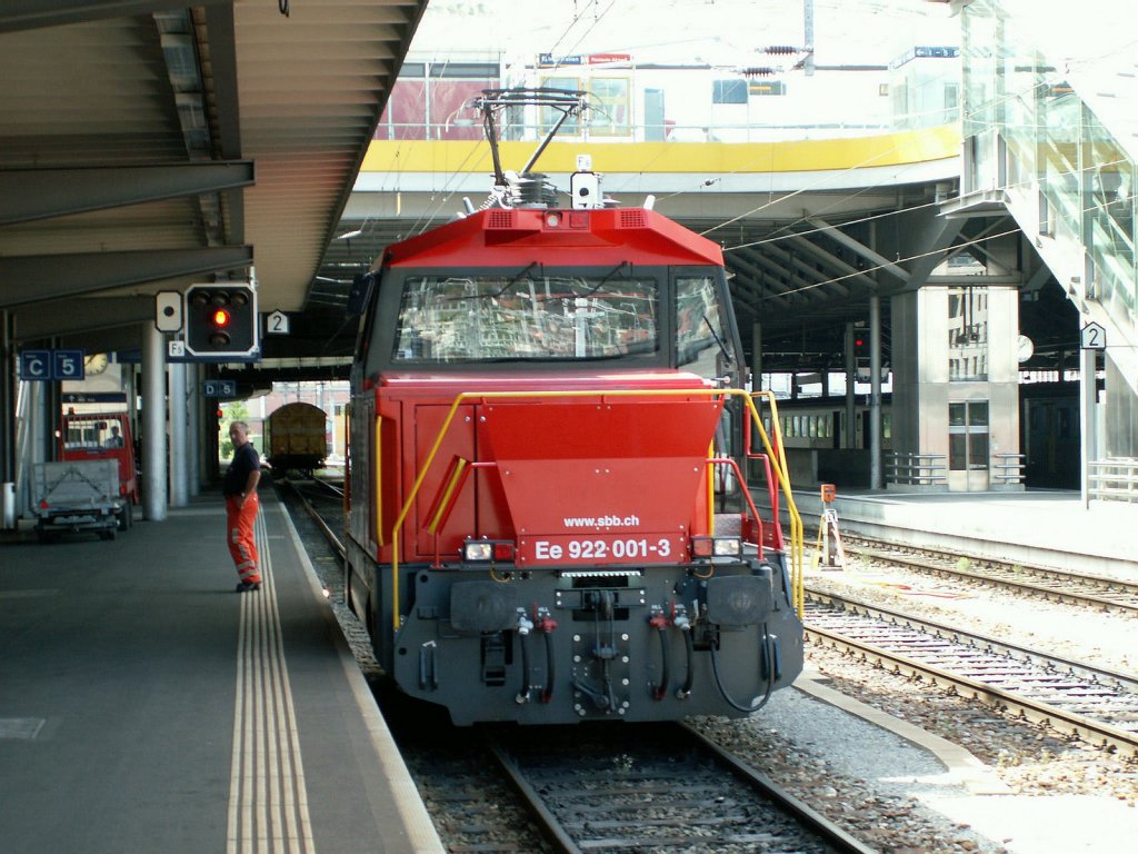 Die neue Rangierlok von Stadler Rail Ee 922 001-3 in Chur.Vorher war diese Lok einige Zeit in Zrich beheimatet.Sie ersetzt die rotbraunen Ee 3/3 Rangierloks.Chur,03.09.10