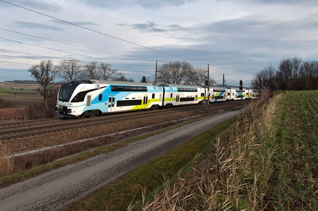 Die neue Westbahn startet am Sonntag, den 11.12.2011 ihren Betrieb auf der Strecke zwischen Wien und Salzburg, oder das Wettrennen  Westbahn vs. BB PV beginnt. Die Aufnahme entstand zufllig am 09.12.2011 bei der Testfahrt fr die Medienvertreter Richtung Salzburg kurz nach Neulengbach.