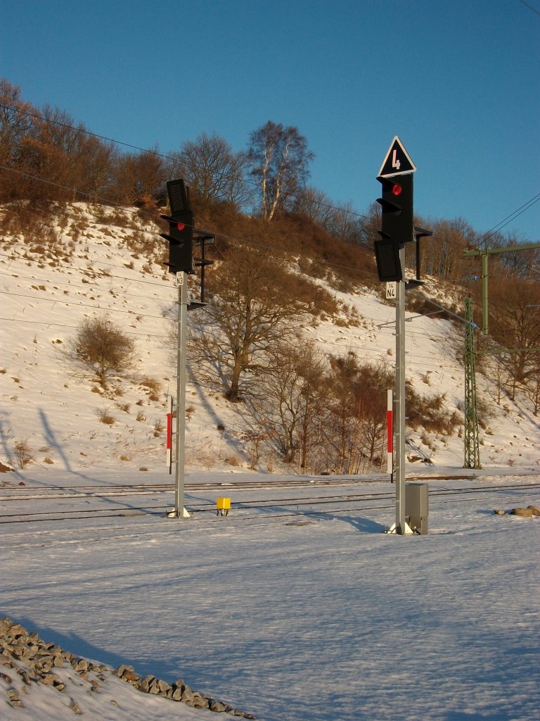 Die neuen Ks-Signale sind seit Dezember 2010 in Lietzow in Betrieb,ebenfalls gingen in Binz und Prora die neuen Ks-Signale in Betrieb.Aufnahme vom 01.Januar 2011.