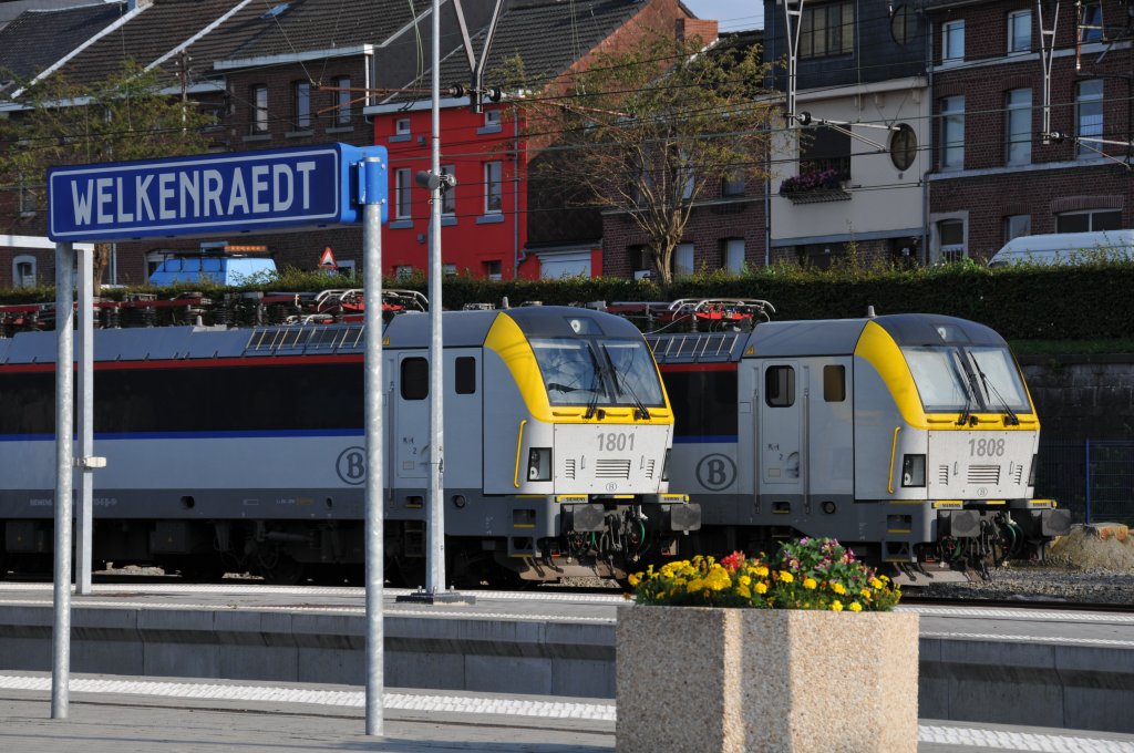 Die neuen Siemens EuroSprinter 1801 und 1808 der SNCB/NMBS standen heute im Bahnhof Welkenraedt. Am Wochenende scheinen sie nicht zum Einsatz zu kommen. Aufgenommen am 27/08/2011.