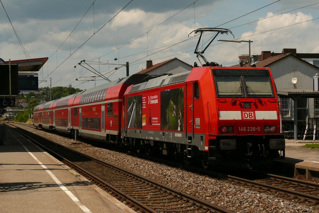 Die neueste 146-Werbelok 146 236  Schwarzwaldbahn-Erlebnispfad  am RE nach Karlsruhe. 2.7.13 Donaueschingen