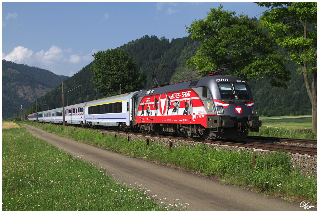 Die neueste Werbelok der BB, 1116 138  50 Jahre Heeressport  zieht den EC 103  Polonia  (Warschau - Villach) durch das Murtal.
St.Lorenzen 4.7.2012 
