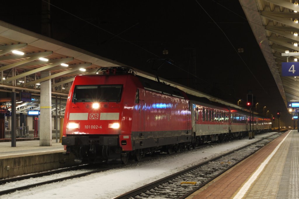 Die neulackierte DB 101 002 legte am 13.02.13 mit dem DRV 1318 (Innsbruck Hbf - Amsterdam Centraal) einen Halt in Wrgl Hbf ein.