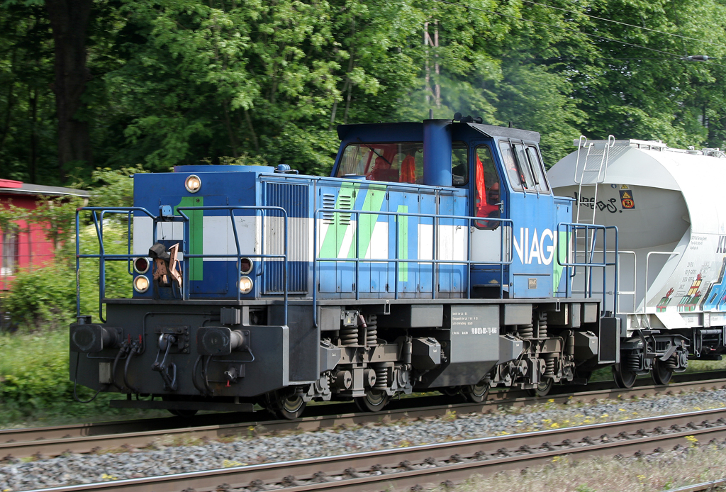 Die NIAG 1 zieht einen Kalkzug von Flandersbach durch Ratingen Lintorf am 05.05.2011