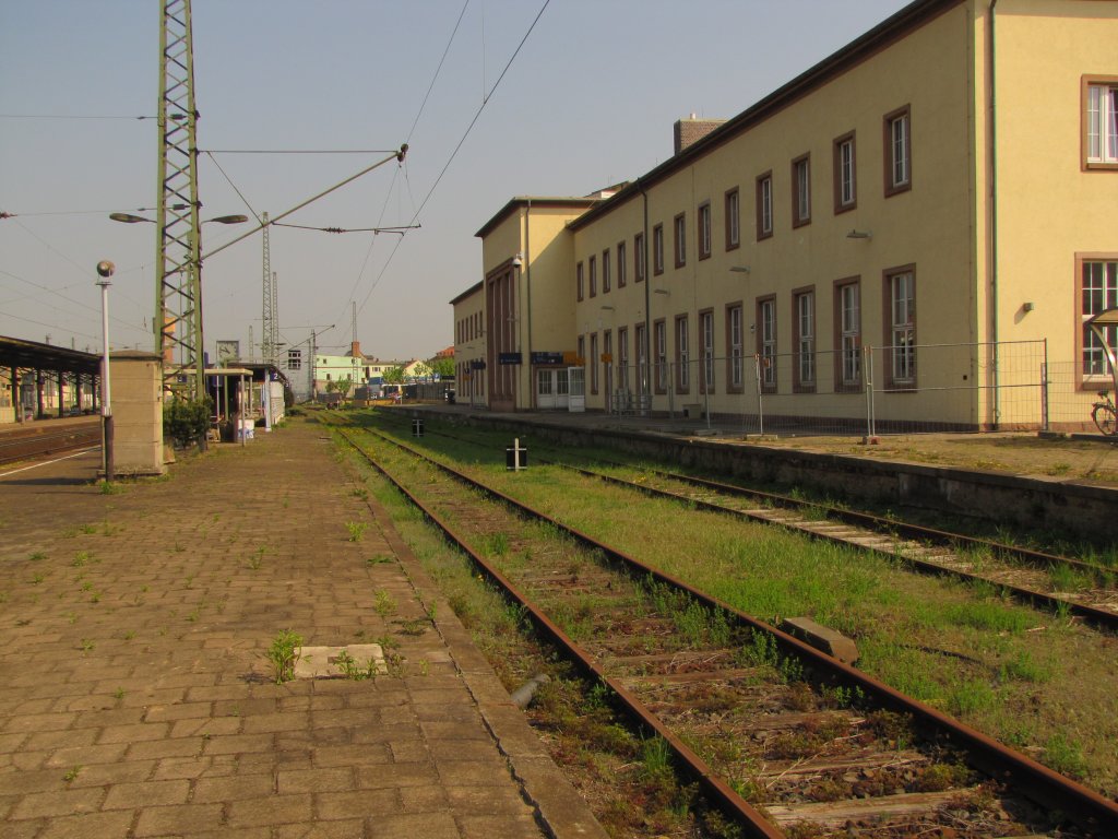 Die nicht mehr genutzten Gleise 1 und 2 in Merseburg; 21.04.2011