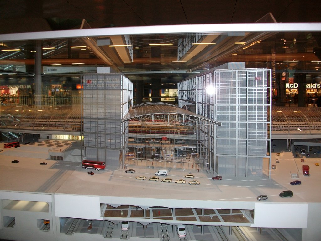 Die Nordseite vom Berliner Hbf im Modell im Mastab 1:87 ausgestellt im Berliner Hbf.Aufnahme vom 09.Oktober 2010.