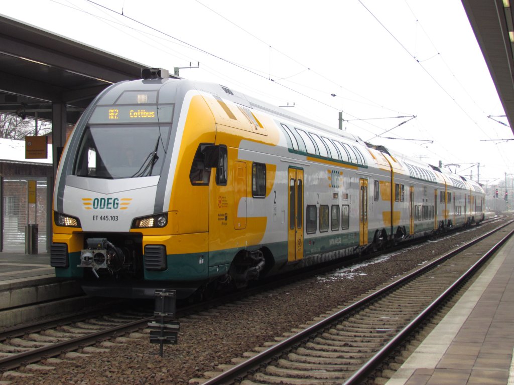 Die Odeg ET 445-103 am 15.02.2013 zum ersten mal im Bahnhof Schwerin HBF im regulren Fahrgastbetrieb auf dem RE 2