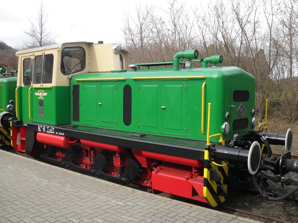 Die O&K-Diesellok  D1  der Brohltalbahn im Bahnhof Engeln.Seit knapp zweijhriger Ruhezeit kann sie nun endlich wieder ber die Gleise der Brohltalbahn tukkern und Aufsehen erregen!