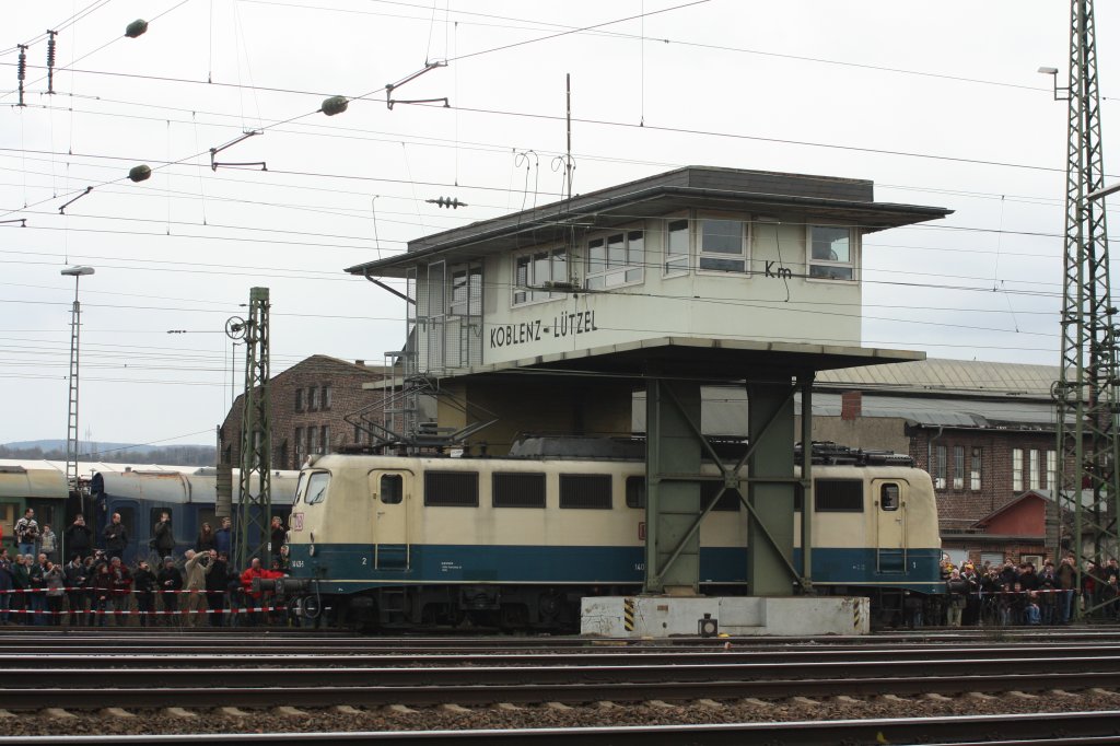 Die Ozeanblau-Beige 140 423-5 War w�hrend der 175 Jahr Feierlichkeiten
der Deutschen Eisenbahnen bei der Lokparade in Koblenz L�tzel am 3.4.10
