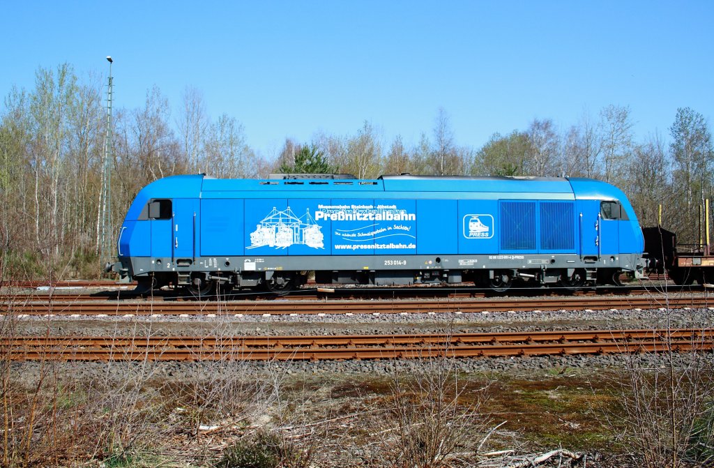 Die Pressnitztalbahn 253 014-9 von der Seite. (10.04.11)