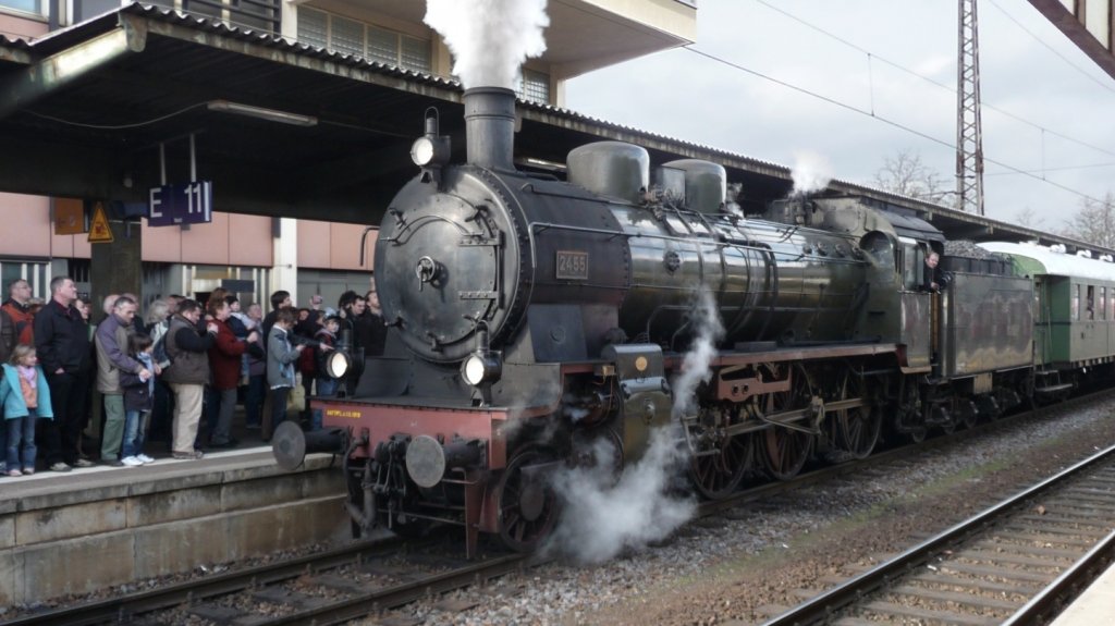 Die Preu�ische P8  2455 Posen , sp�tere DRG-Nummer BR 38 2460, f�hrte einen L�nderbahn-Zug zum Dampfspektakel nach Trier HBf.