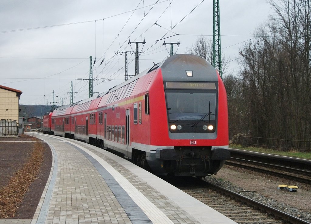 Die RB 16924 steht am 27.Dezember 2011 im Endbahnhof Groheringen.