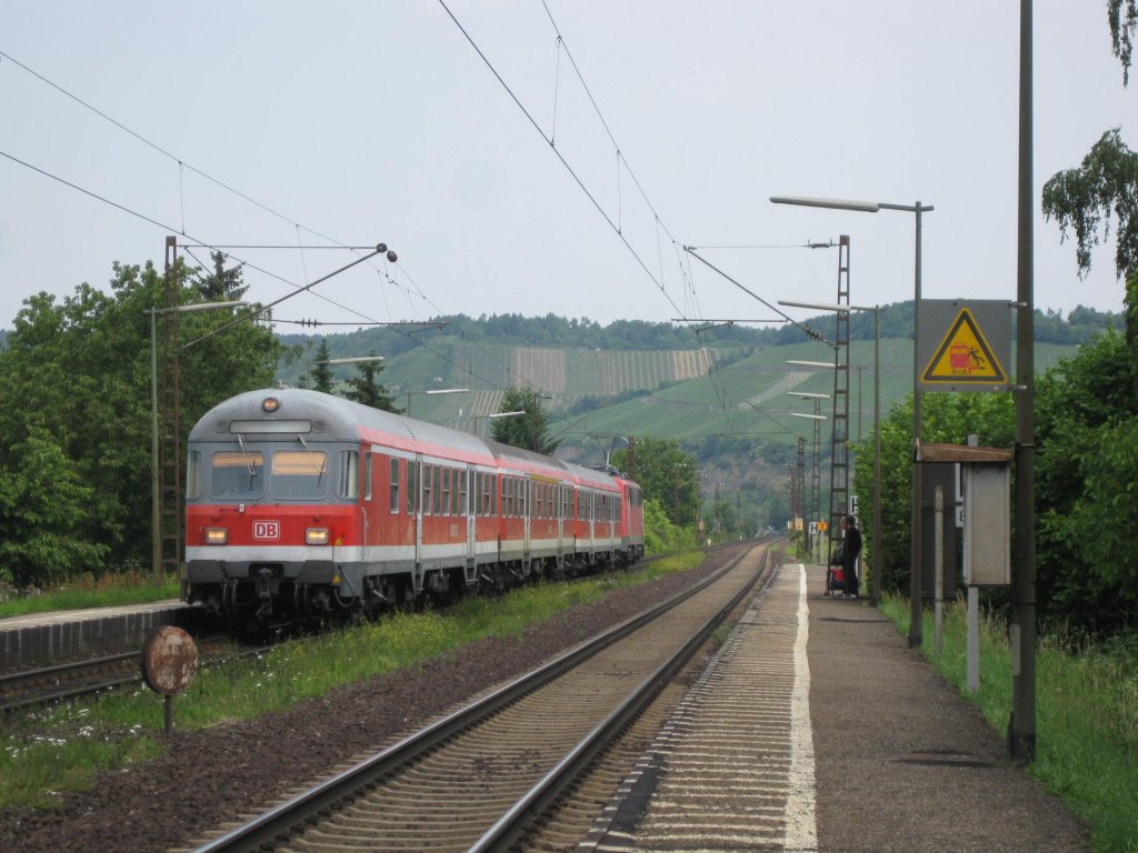 Die RB 34777 nach Bamberg fuhr am 25.6.10 in den BAhnhof Himmelstadt ein.