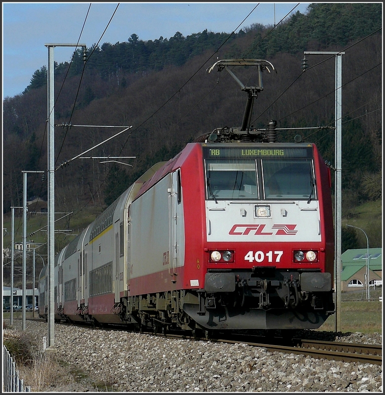 Die RB aus Wiltz fhrt am 18.02.10 zwischen Mersch und Lintgen in Richtung Luxemburg. (Hans) 