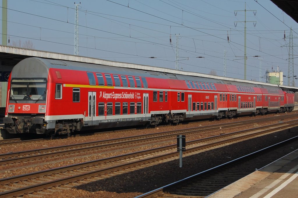 Die RB14 von Nauen nach Senftenberg. Endstation war aber schon Bahnhof Berlin Schnefeld und fuhr wieder zurck nach Nauen. 09.03.2010