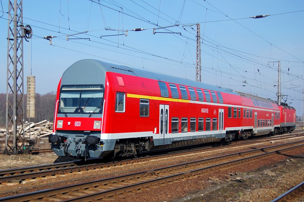 Die RB21 nach Griebnitzsee bei der Einfahrt in Priort. Geschoben von der 143 233-5. 18.03.2010