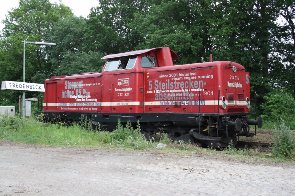 Die RBG V100 213 234-5 am 22.06.2010 Im Bahnhof Fredenbeck Niedersachen.