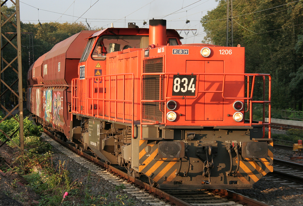 Die RBH 834 zieht Kohle durch Duisburg Neudorf am 23.09.2011
