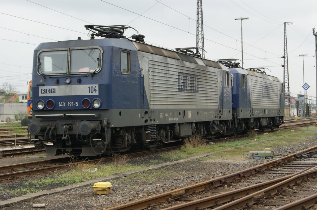 Die RBH Loks 104 und 109 verbrachten schon das Wochenende am Regensburger Hauptbahnhof. Aufnahme am 29.04.2013