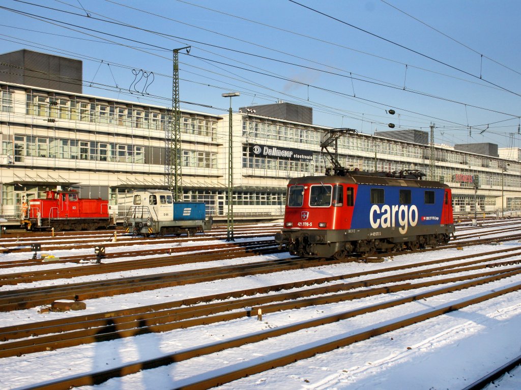 Die Re 421 376 am 09.01.2009 bei der Ausfahrt aus dem Regensburger Hbf.