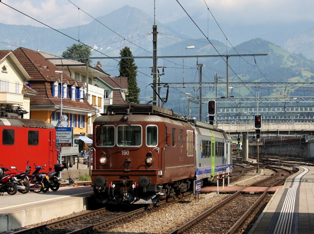 Die Re 425 190 am 02.07.2009 bei einer Rangierfahrt in Spiez. 