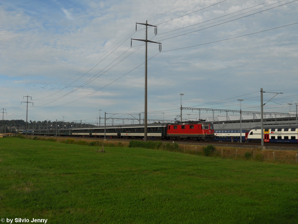 Die Re 4/4'' 11176 war am 22.8.2010 mit dem EXT 33630 Frauenfeld - Biel beschftigt, dem einzigen unverpendelten Extrazug des Eidgenssischen Schwing- und lplerfestes 2010.