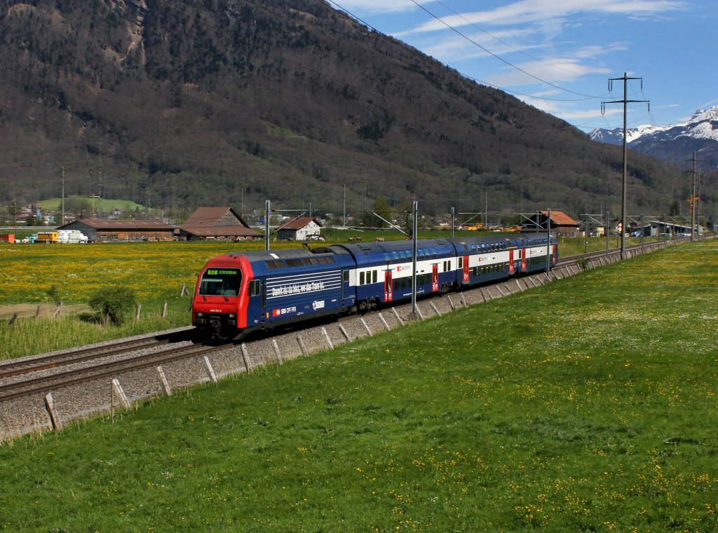 Die Re 450 051 mit einer S Bahn am 26.04.2012 unterwegs bei Bilten.