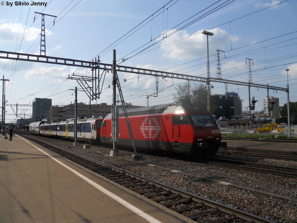 Die Re 460 118-3 ''Gottardo'' berfhrte am 11.6.2010 mit dem Zug 25665 den RBDe 560 101-8 ''Mesocco'', ein  Bt und ein Dosto Ad von Olten nach Zrich.