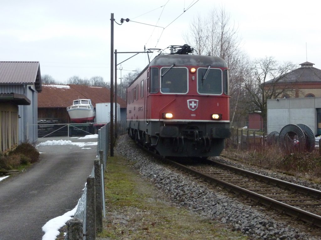 Die Re 620 auf der Verbindungslinie in Romanshorn, 04.01.2011.